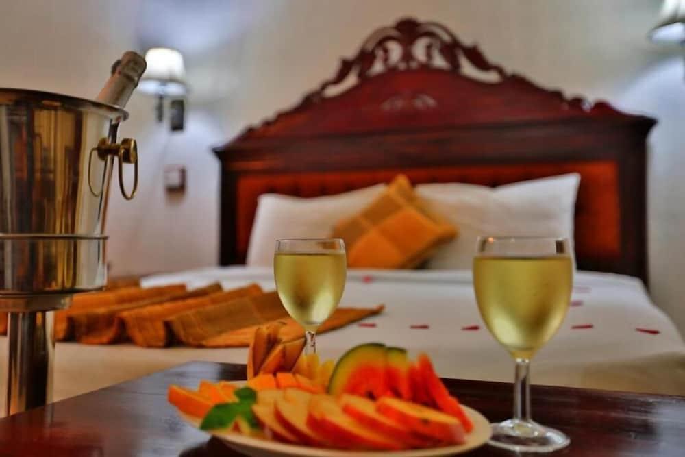 เซ็นโตเรีย ฮิลล์ รีสอร์ต Hotel รัตนปุระ ภายนอก รูปภาพ
