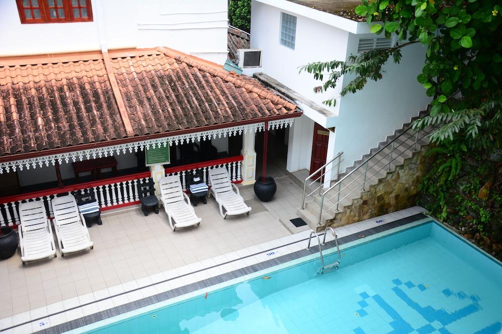 เซ็นโตเรีย ฮิลล์ รีสอร์ต Hotel รัตนปุระ ภายนอก รูปภาพ