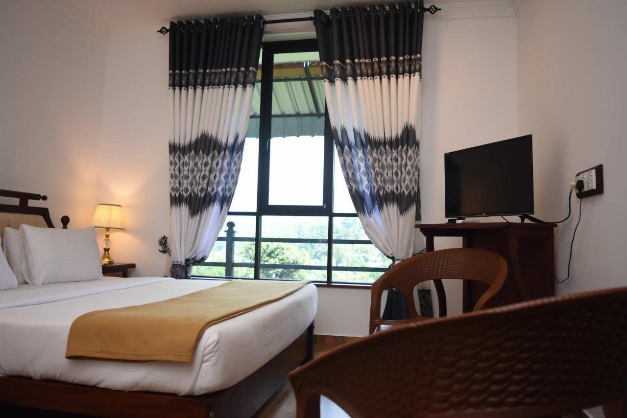 เซ็นโตเรีย ฮิลล์ รีสอร์ต Hotel รัตนปุระ ภายนอก รูปภาพ