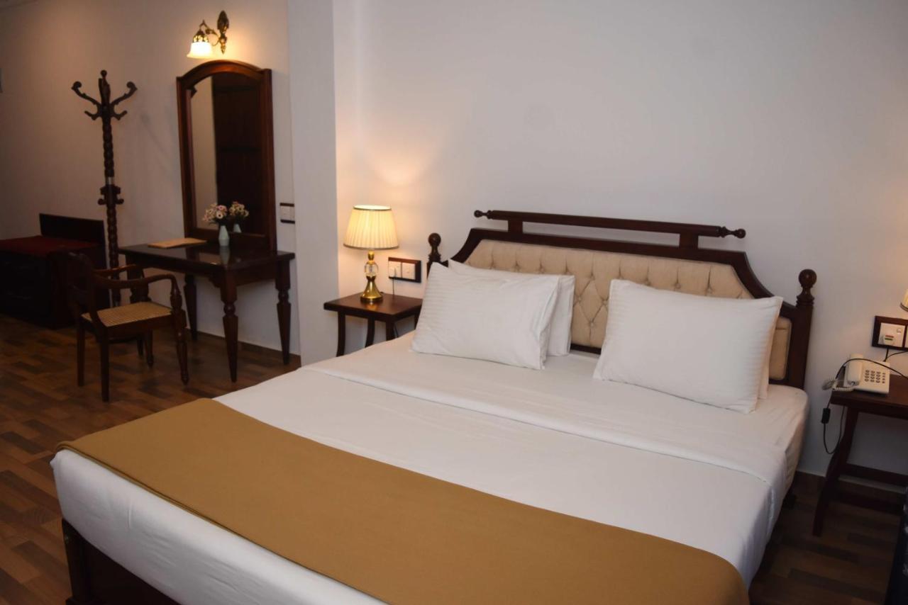 เซ็นโตเรีย ฮิลล์ รีสอร์ต Hotel รัตนปุระ ภายนอก รูปภาพ