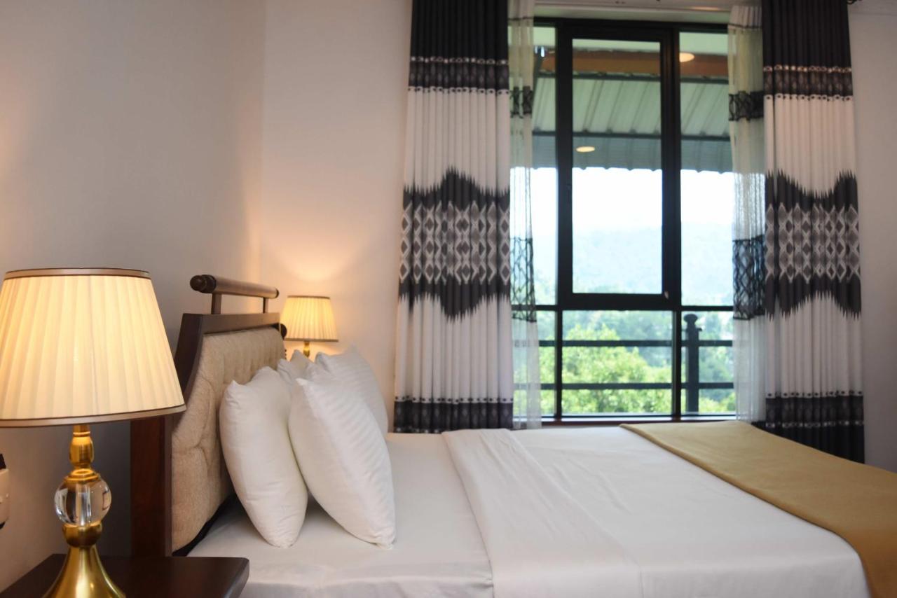 เซ็นโตเรีย ฮิลล์ รีสอร์ต Hotel รัตนปุระ ภายนอก รูปภาพ