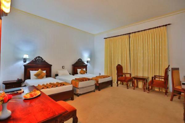 เซ็นโตเรีย ฮิลล์ รีสอร์ต Hotel รัตนปุระ ภายนอก รูปภาพ