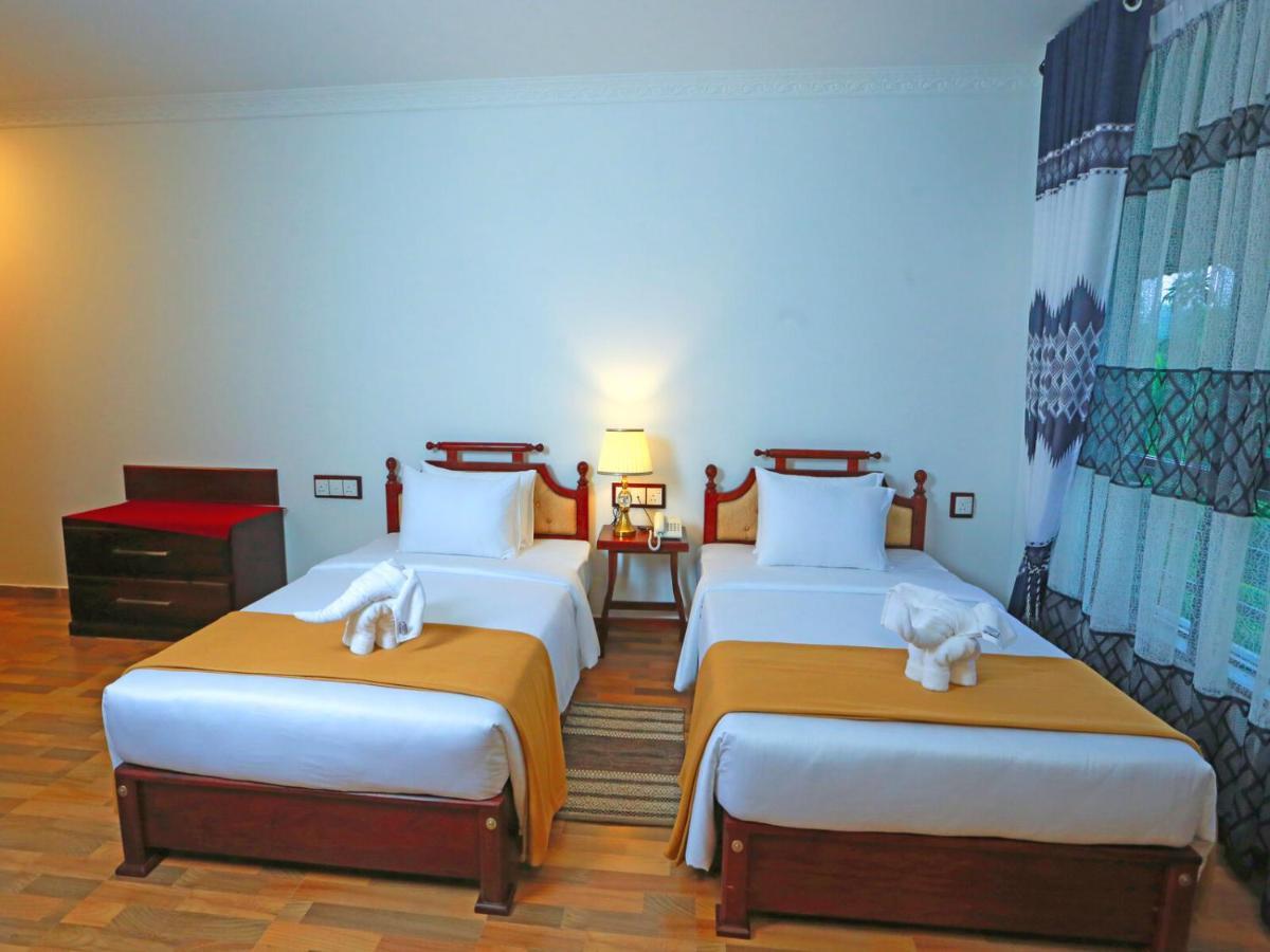 เซ็นโตเรีย ฮิลล์ รีสอร์ต Hotel รัตนปุระ ภายนอก รูปภาพ